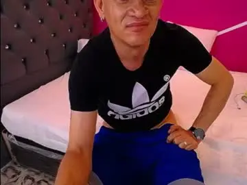 Chaturbate Live Sex Cam of cesirry