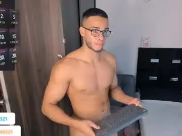 Chaturbate Best live sex cam show of andrewl0321