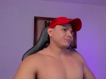 Chaturbate Live Sex Cam of roy__constance