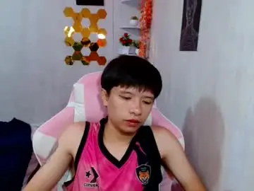 Chaturbate Live Sex Cam of asian_macky