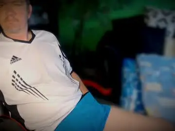 Chaturbate Live Sex Cam of justme_19830331