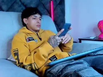 Chaturbate Live Sex Cam of kroywave