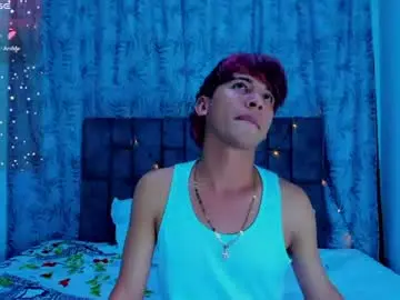 Chaturbate Live Sex Cam of ithan_kingtwin