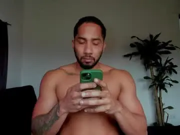 Chaturbate Live Sex Cam of cristobal12cock