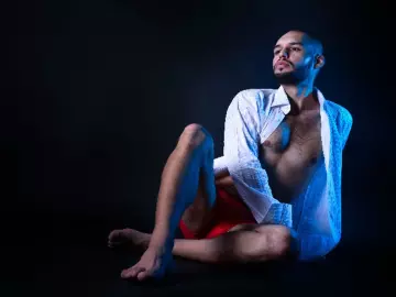 Imlive Live Sex Cam of GuesssWhoo24