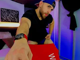 Streamate Sex Cam of MaxiimoWolf