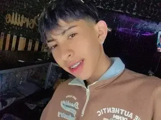 Streamate Adult Webcam of Tommy_Foxx
