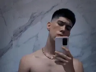 Streamate Watch Live Sex Cams of Jhony33