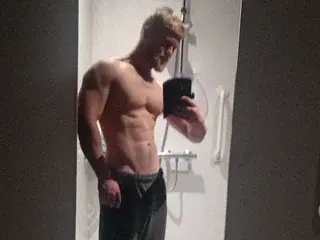 Streamate Adult Webcam of Mr_Mysterious69