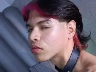Streamate Adult Video Chat of Bennet_Gray