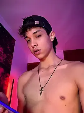 Stripchat Free Porn Cam of RoughDiamond_
