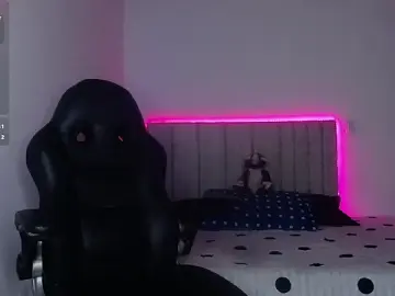 Stripchat Live Sex Cam of KevinG_77