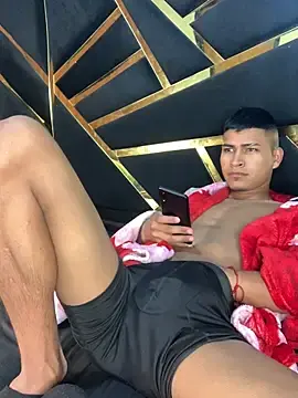 Stripchat Best live sex cam show of Emiliano_Reyes