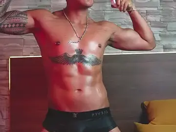 Stripchat Free Porn Cam of aaron_bolt