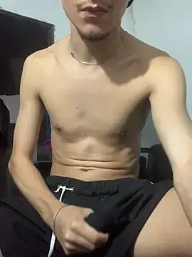 Stripchat Free Porn Cam of gabrielzinnnn085