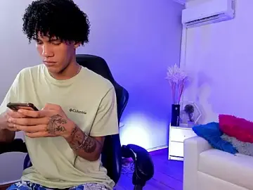 Stripchat Free Porn Cam of NoahBull19