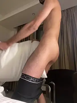 Stripchat Free Porn Cam of your-hugehard-ashi