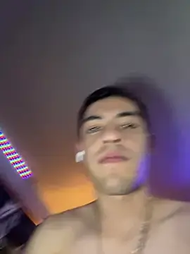 Stripchat Live Sex Cam of TuPapiChulo2026