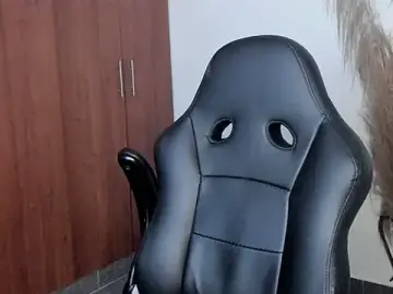 Stripchat Live Sex Cam of Evansdark1
