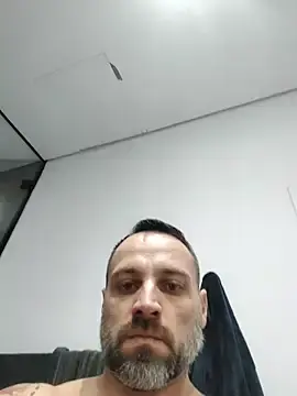 Stripchat Adult Webcam of MuscleBearRey