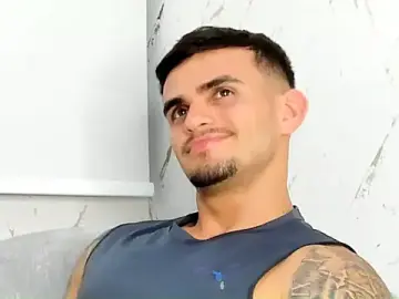 Stripchat Free Porn Cam of Ricardogo19