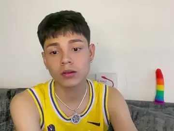 Stripchat Sex Cam of Andy_Belier23