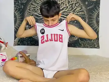 Stripchat Live Sex Cam of Andy_Belier23