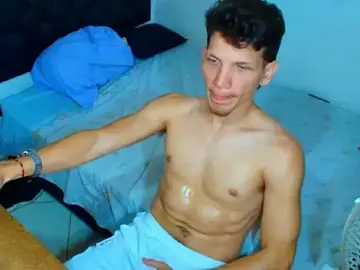 Stripchat Free Porn Cam of kevinkewman