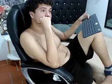 Stripchat Adult Webcam of ethan_cortes