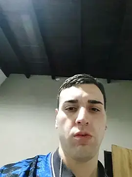 Stripchat Sex Cam of Agusss_2000