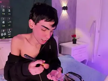 Stripchat Live Porn of Andy_vergara1