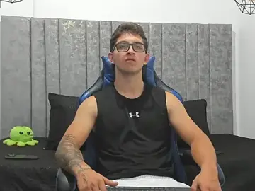 Stripchat Live Porn of Calvin_Hunter