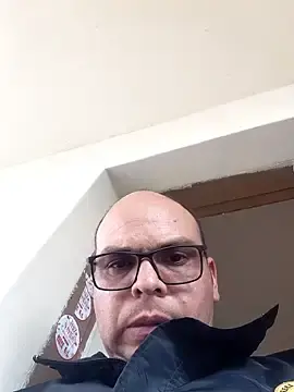 Stripchat Free Porn Cam of Camilo-31RI