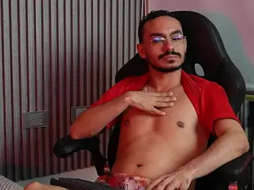 Stripchat Live Sex Cam of thomas_montiel