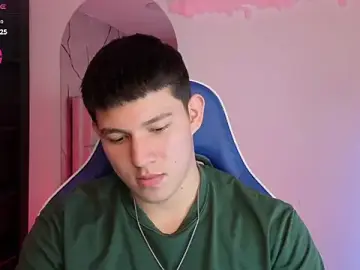 Stripchat Sex Cam of JamesCr_