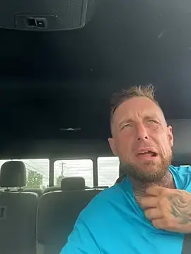 Stripchat Sex Cam of WIDBIGWHITECOCK