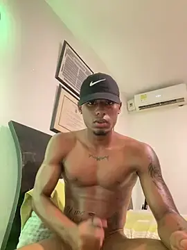Stripchat Live Sex Cam of Ydiaz09