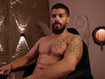 Stripchat Live Porn of DannSaenz