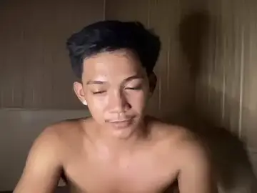 Stripchat Free Porn Cam of YourcumBoy77