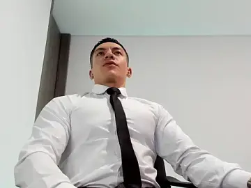 Stripchat Watch Live Sex Cams of aquiles_51
