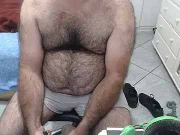 Stripchat Sex Cam of MysterBearMG