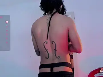 Stripchat Live Sex Cam of Lucas_cruz1