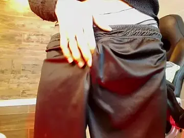 Stripchat Sex Cam of Zeus_Pire