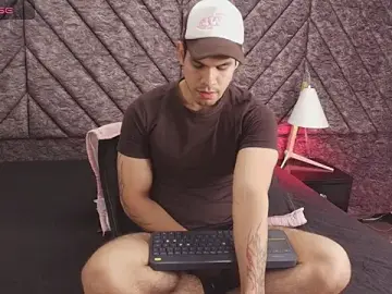 Stripchat Live Sex of Derek_Voss
