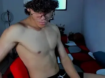 Stripchat Live Sex Cam of tom_bluees10