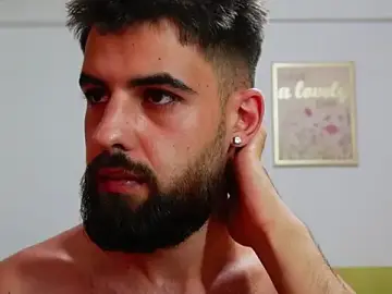 Stripchat Live Sex of HairyRobxxx
