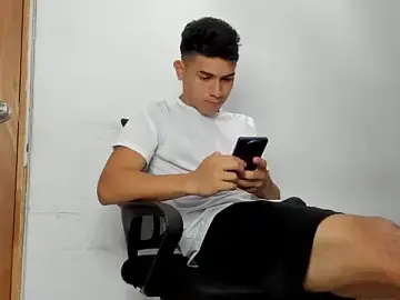 Stripchat Nude Webcam of andrew_rose_