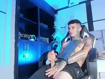 Stripchat Free Porn Cam of Paulo_527