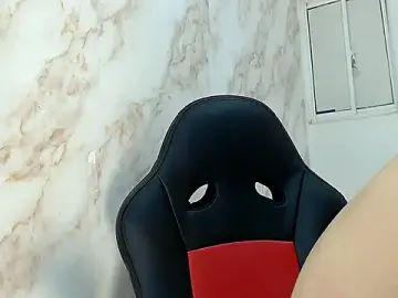 Stripchat Live Sex Cam of nathan_shimmer