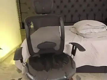 Stripchat Free Porn Cam of MaximusClark